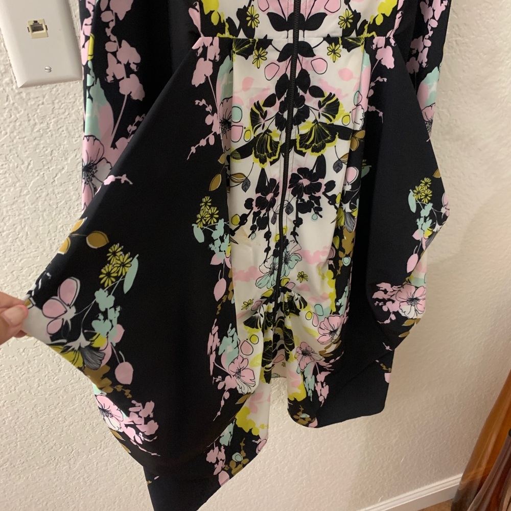 City Chic Floral Dress - Picture 5 of 9